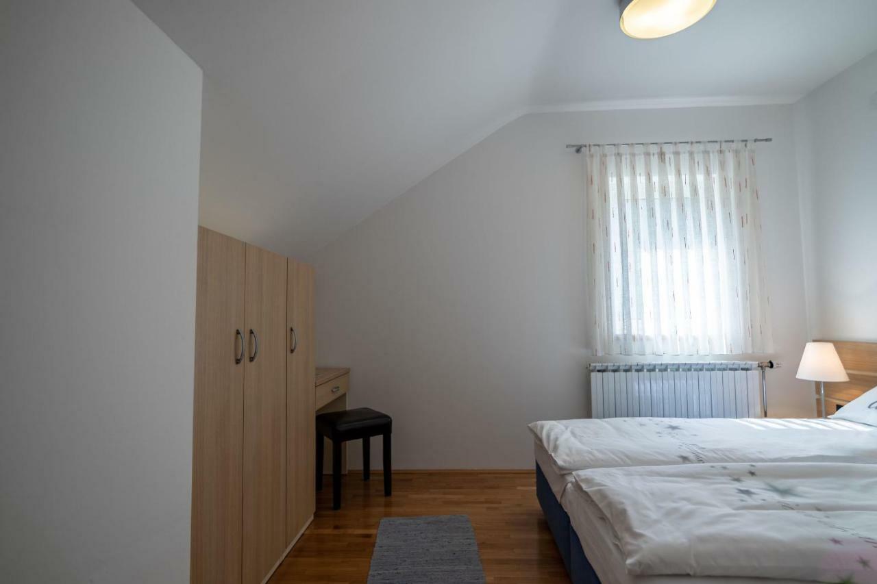 Apartments And Room Robert Korenica Exteriér fotografie